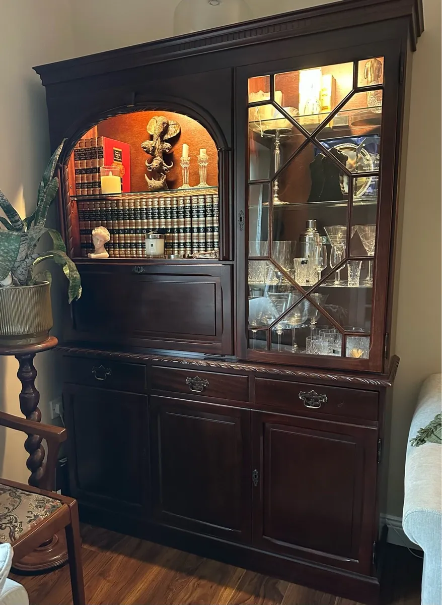 Mahogany display cabinet immaculate condition - Image 1