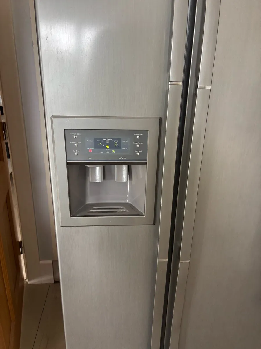 Samsung American style fridge freezer - Image 1