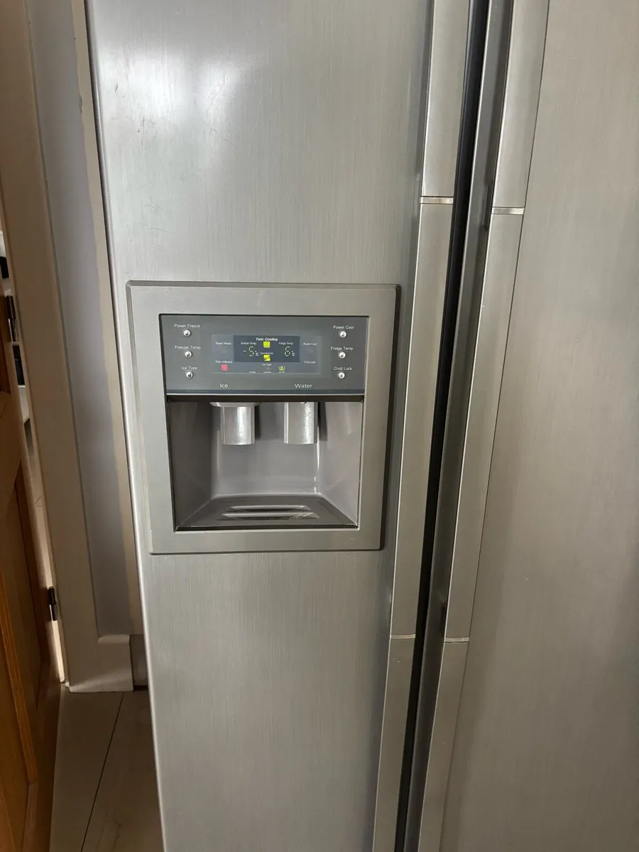 Samsung American style fridge freezer - Image 3