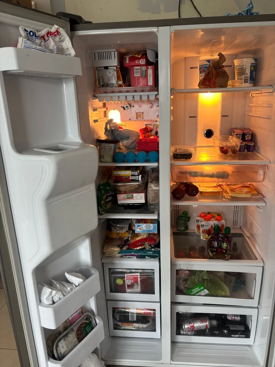 Samsung American style fridge freezer - Image 4