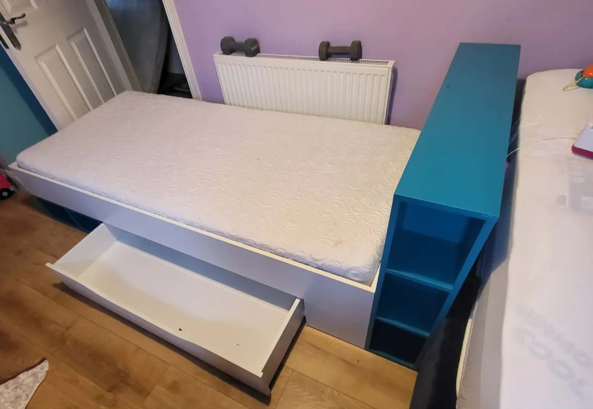 Bed and frame - Image 4