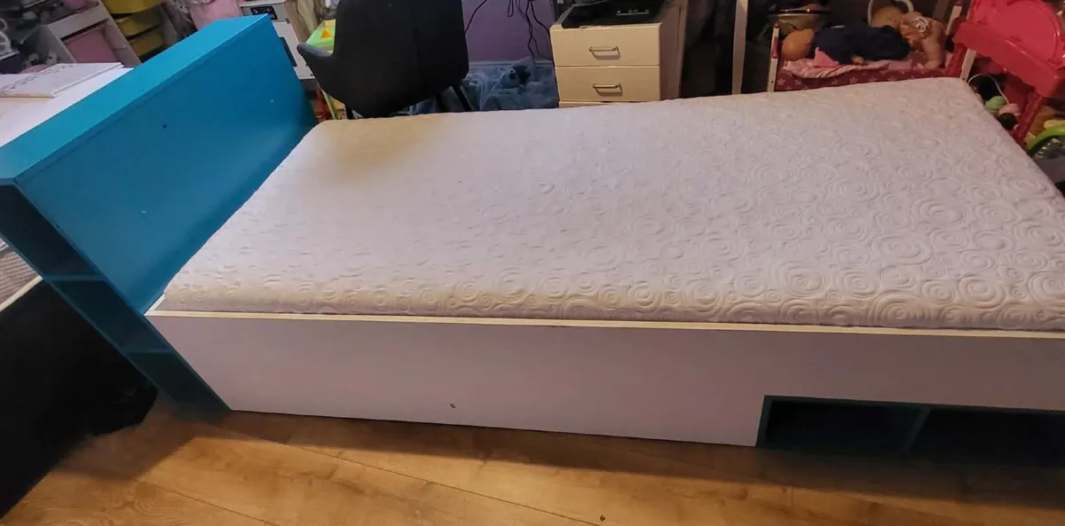 Bed and frame - Image 3