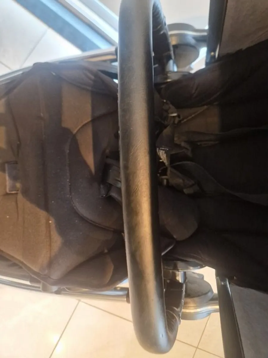 Pram with newborn carrycot - Image 4
