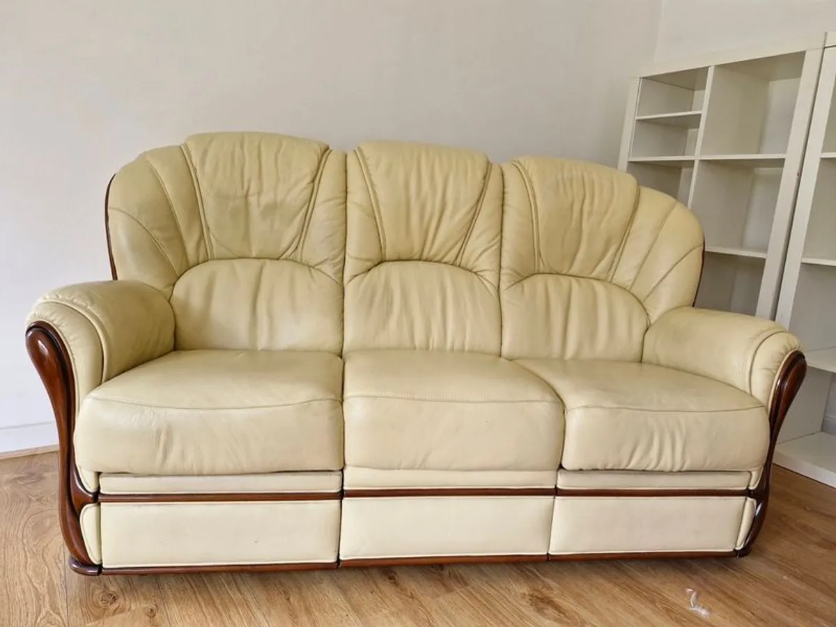 Luxury Italian Leather Recliner Suite - Image 1