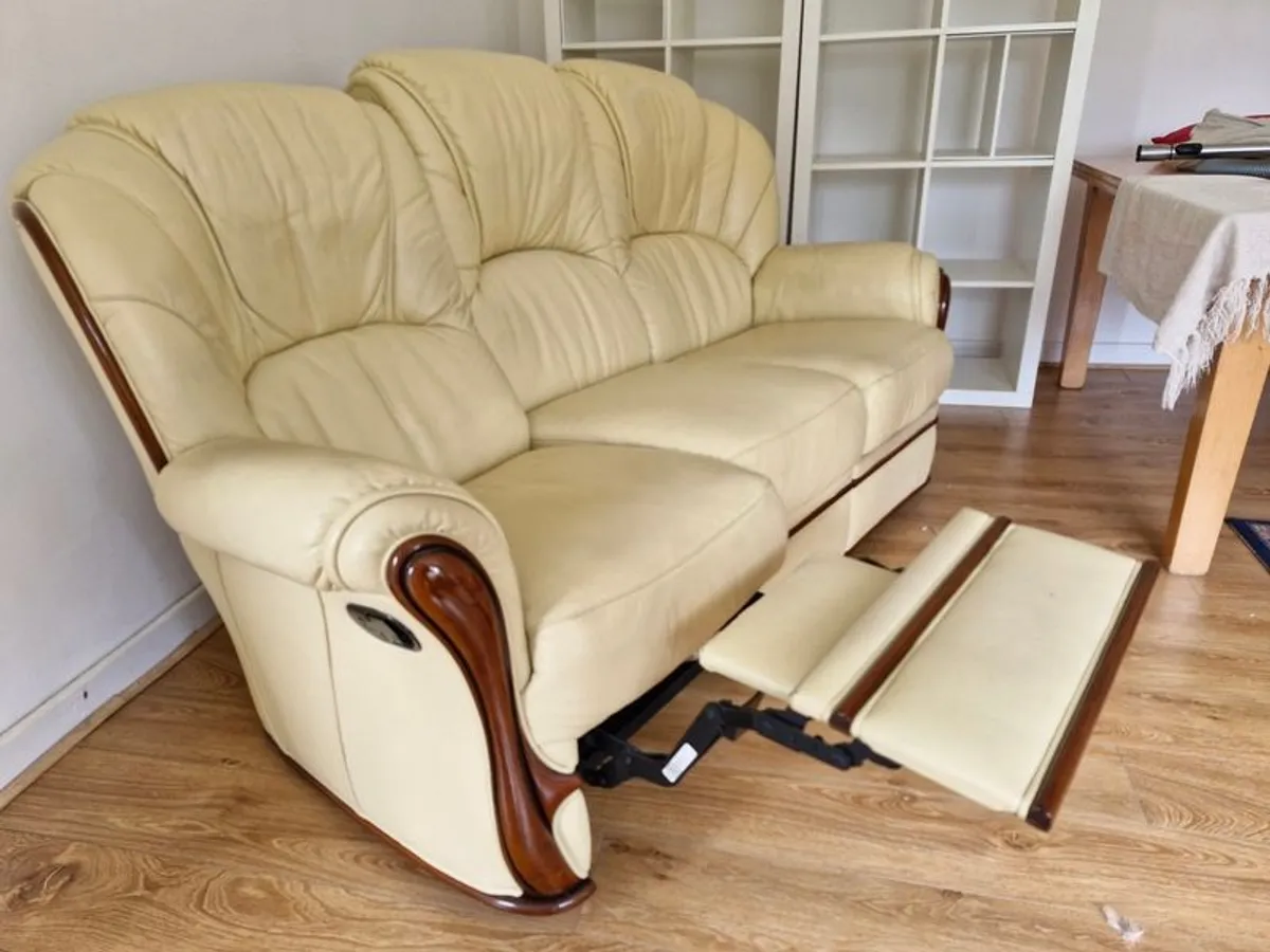 Luxury Italian Leather Recliner Suite - Image 2