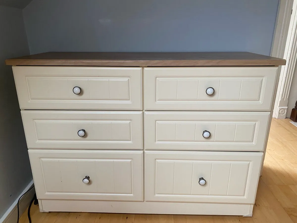 Chest of drawers - Image 1