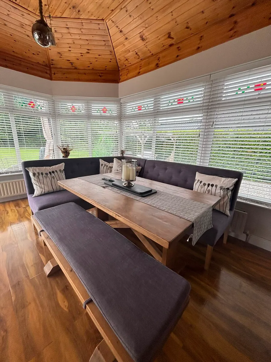 Dining table and chairs - Image 1