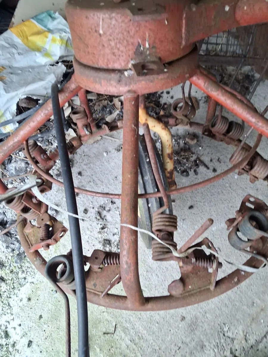 Hay bob and mf188 steering columb - Image 1