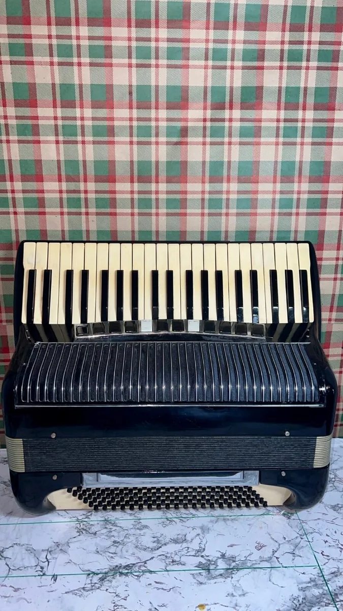 Piano Accordion 120 bass - Image 1