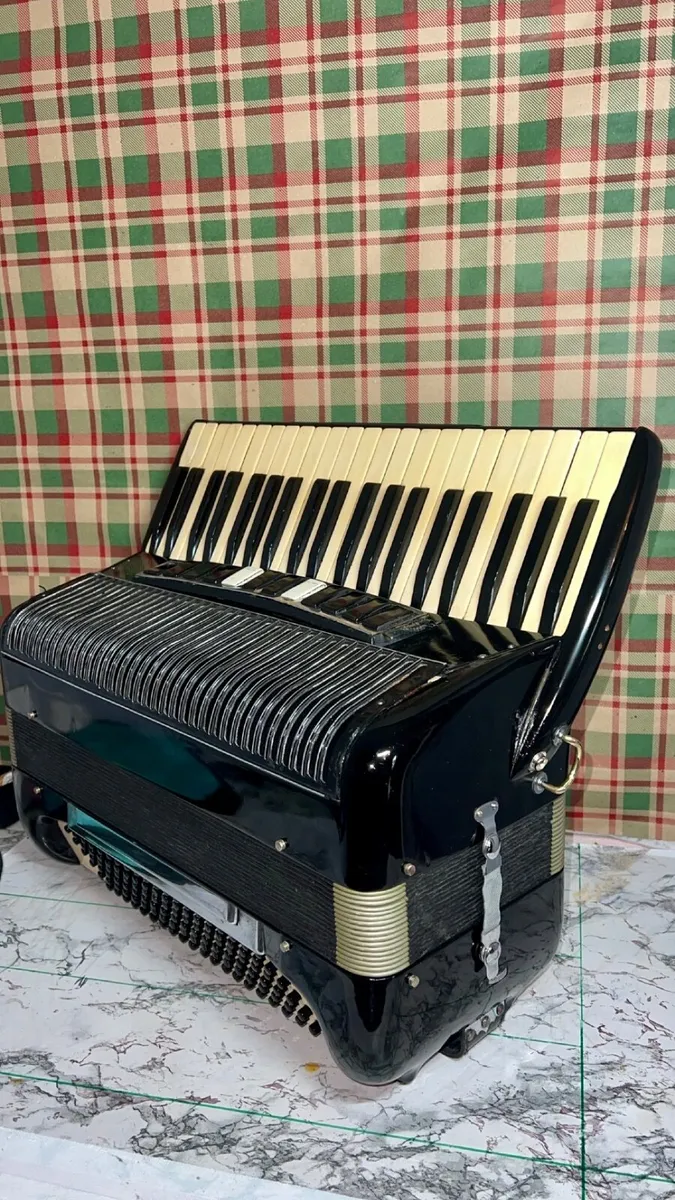 Piano Accordion 120 bass - Image 2