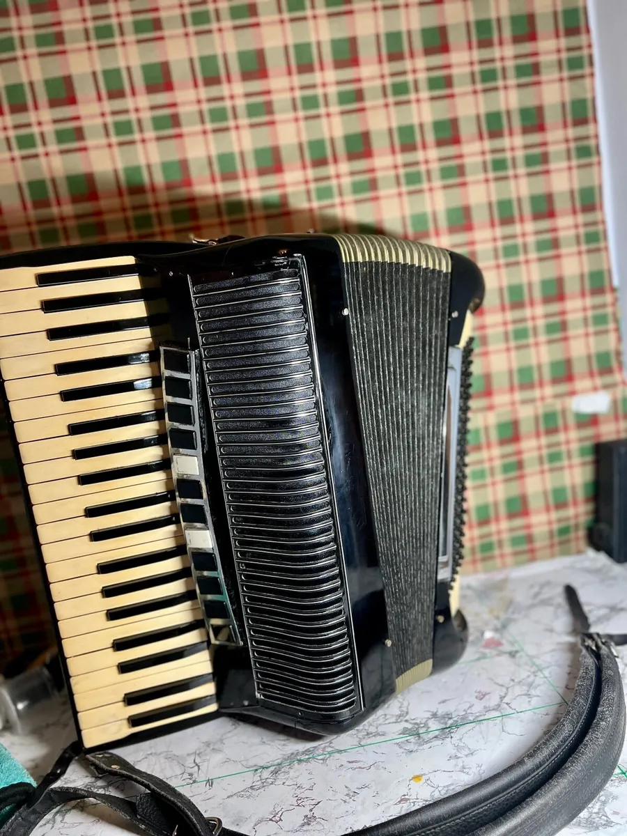 Piano Accordion 120 bass - Image 3