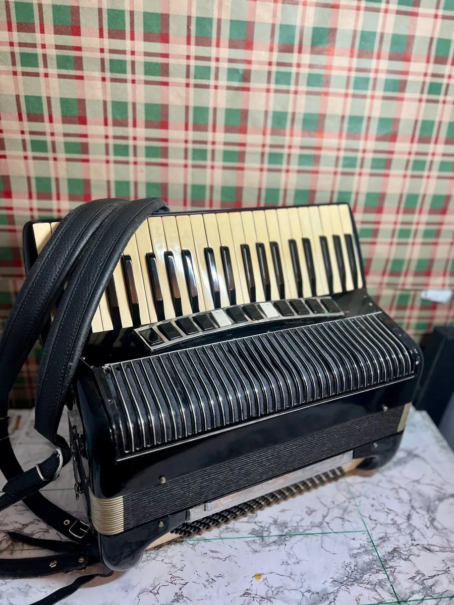 Piano Accordion 120 bass - Image 4