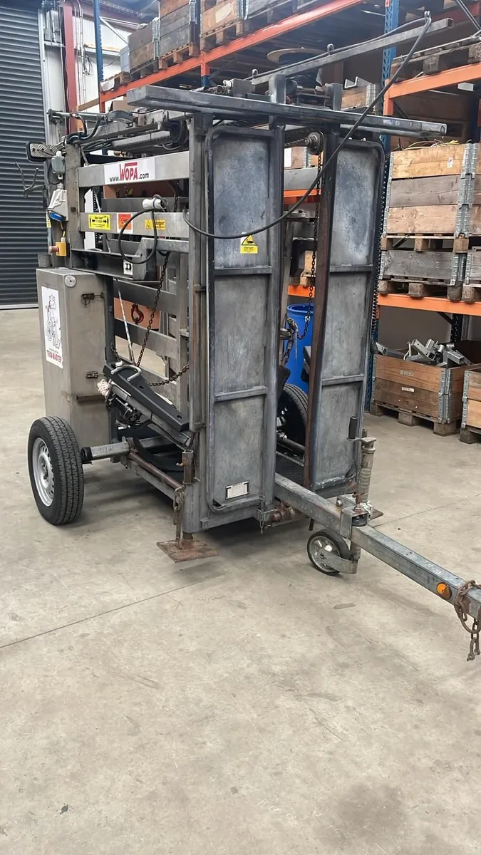 Wopa 41 professional hoof trimming crate - Image 1