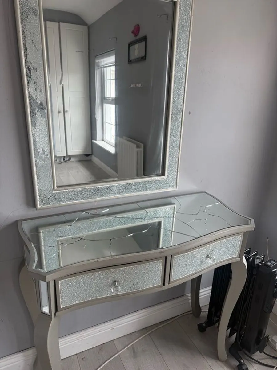bedroom - Image 2