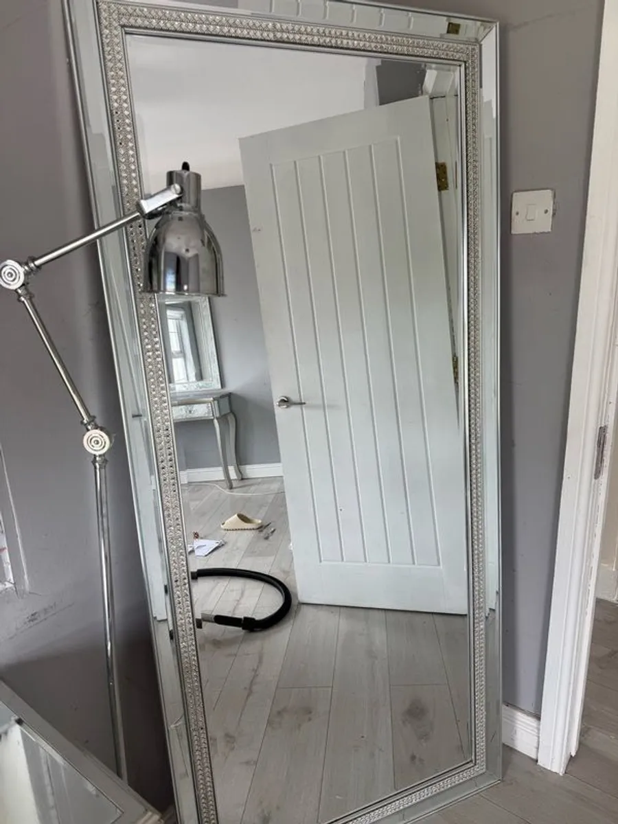 bedroom - Image 4