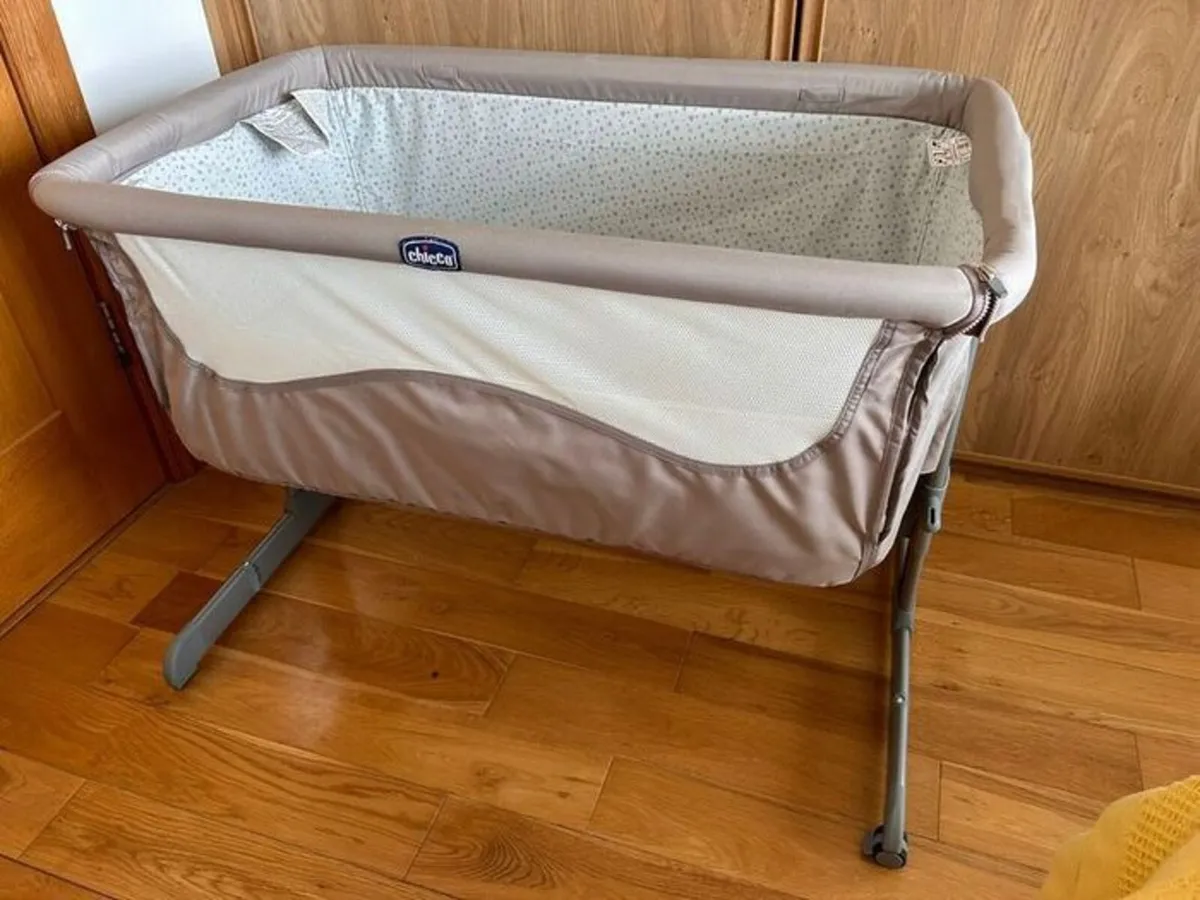 Chicco Next2Me Side-Sleeping Crib - Image 2