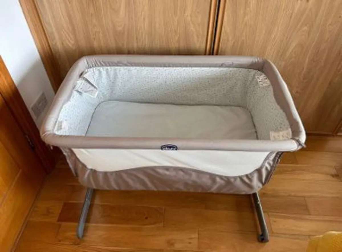 Chicco Next2Me Side-Sleeping Crib - Image 1