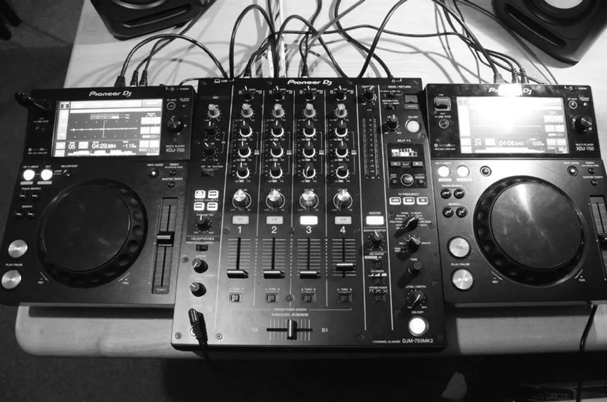 DJ Decks - Image 2