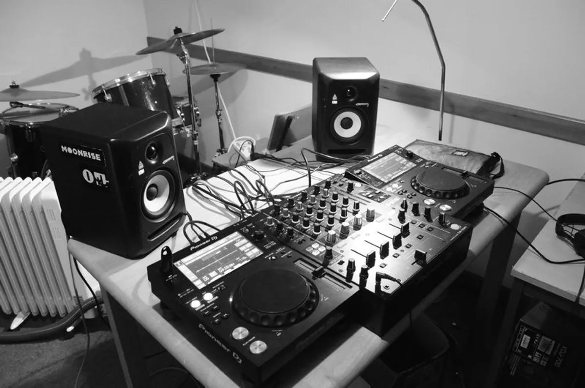 DJ Decks - Image 3