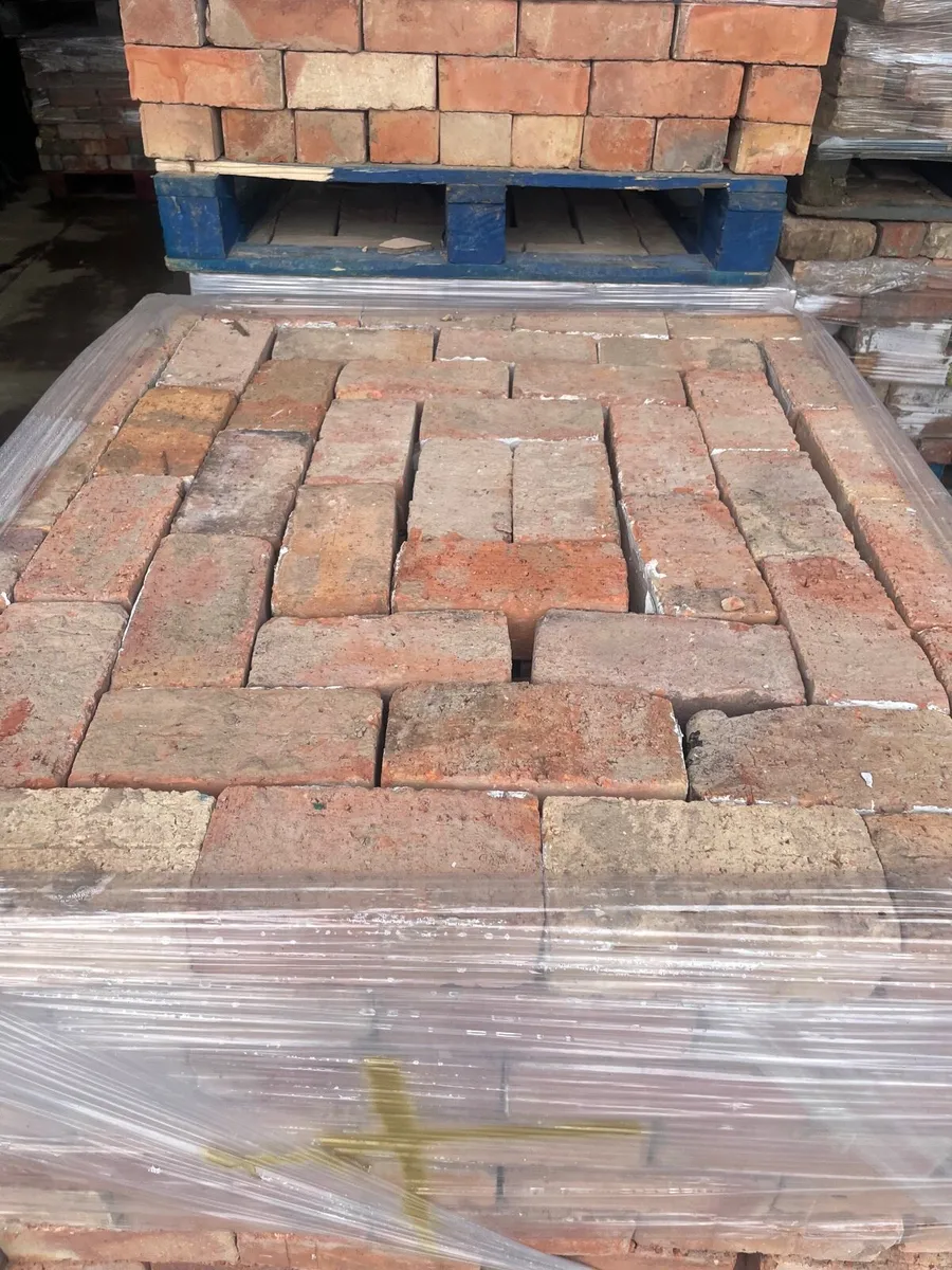 Reclaimed red brick - Image 3