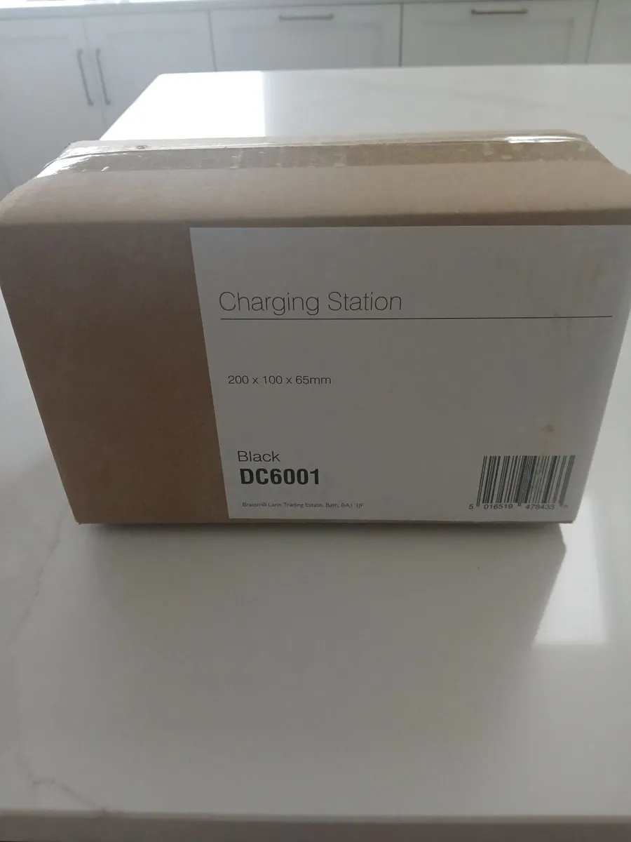 Bathroom charging station - Image 3