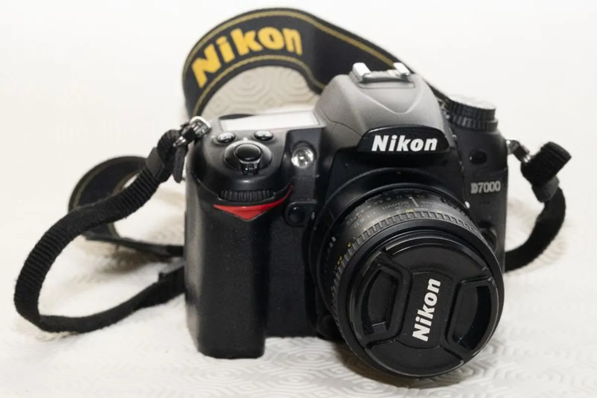 Nikon D7000 DSLR + 50mm F1.8 Prime Lens. Ex Condition. - Image 1