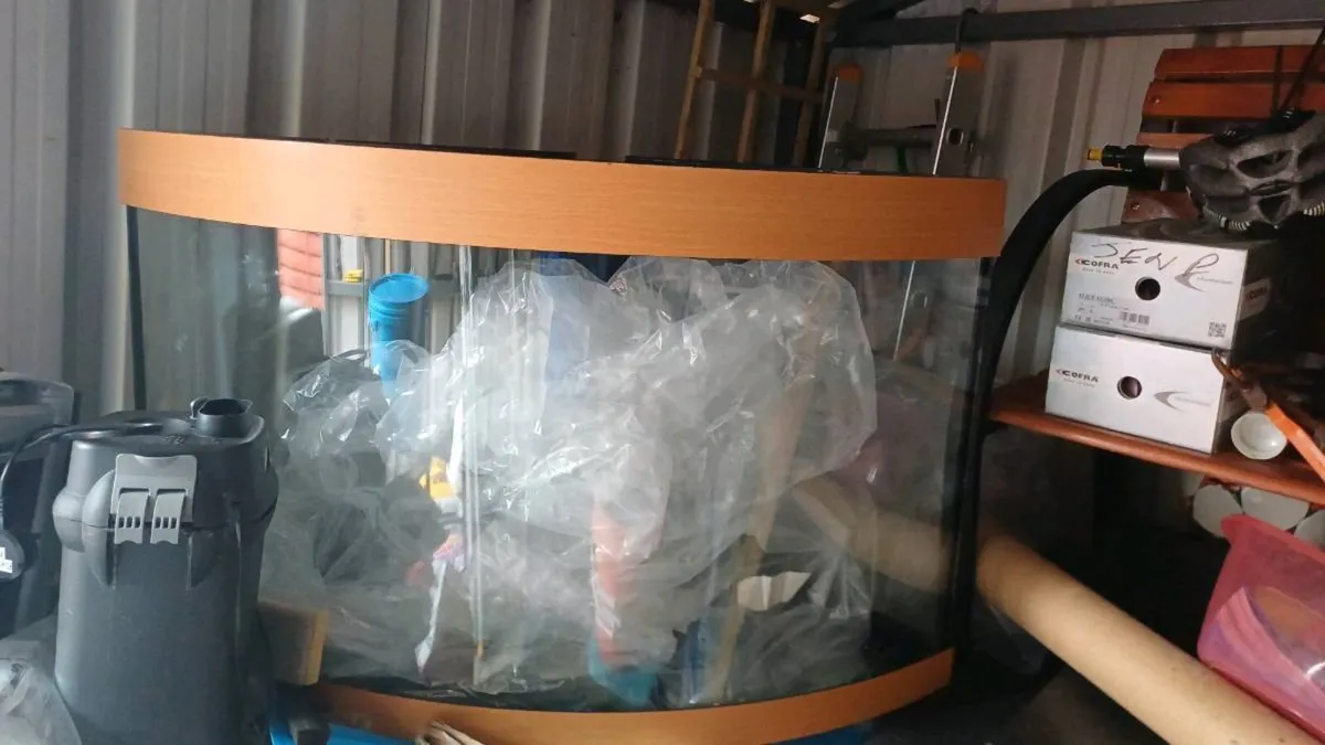 Fish tank - Image 1
