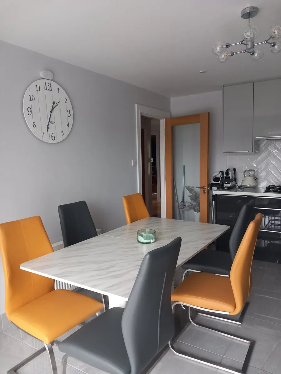 Marble kitchen table with 6 leather chairs - Image 2