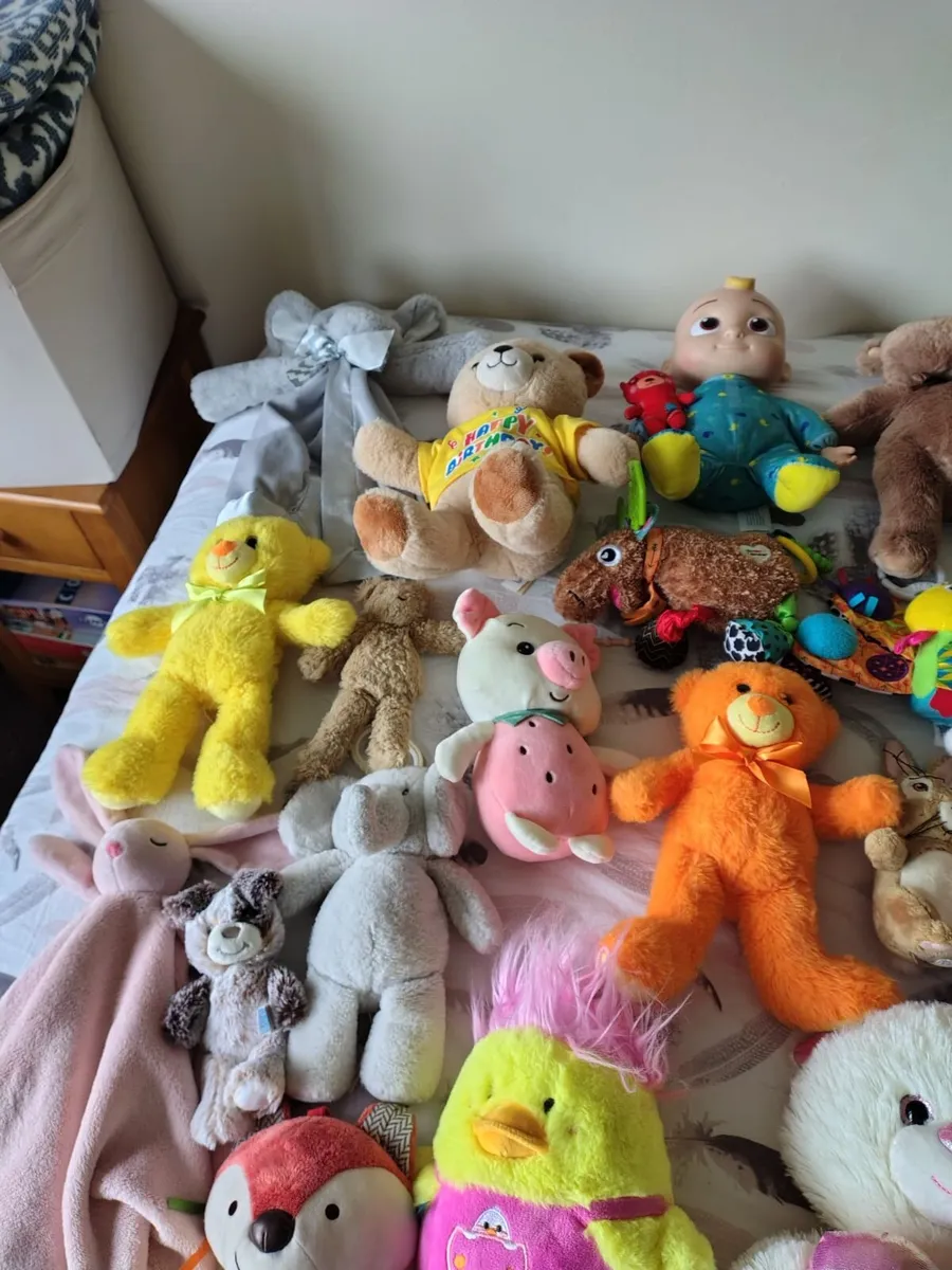 Big bag of teddies - Image 1