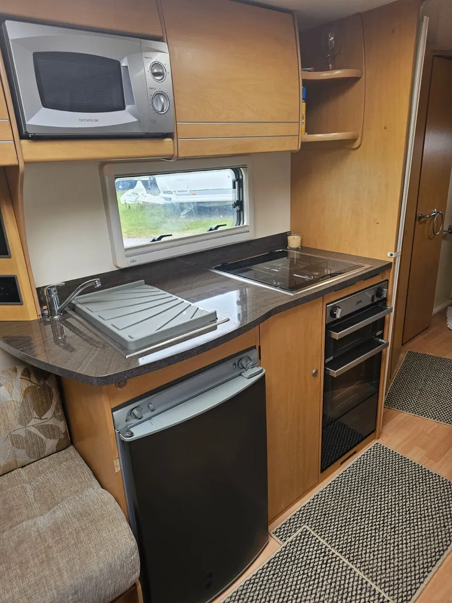 Caravan - Image 2