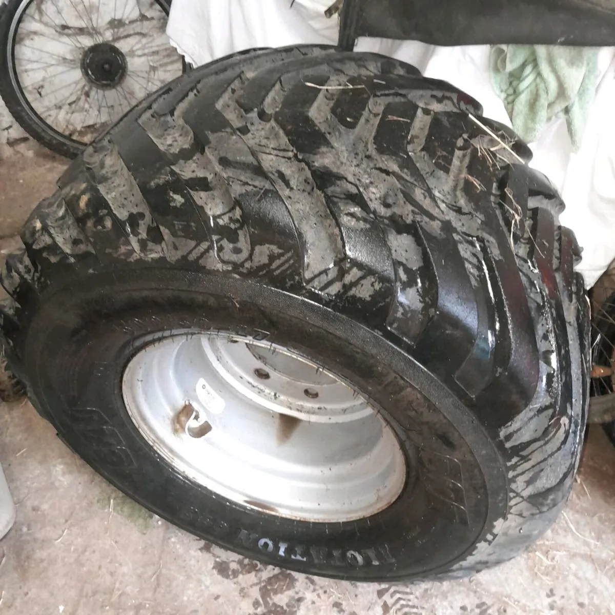 500 50-17 8 stud wheels and tyres - Image 2