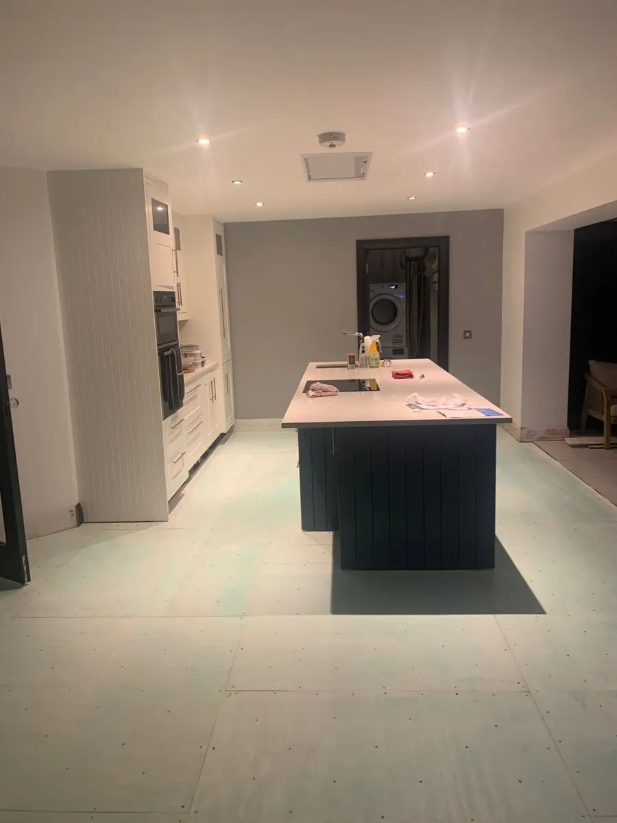 Complete 5 year old  modern Con Brouder Kitchen - Image 2