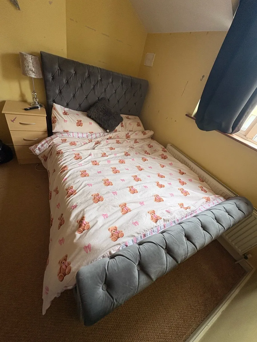 Double bed - Image 1