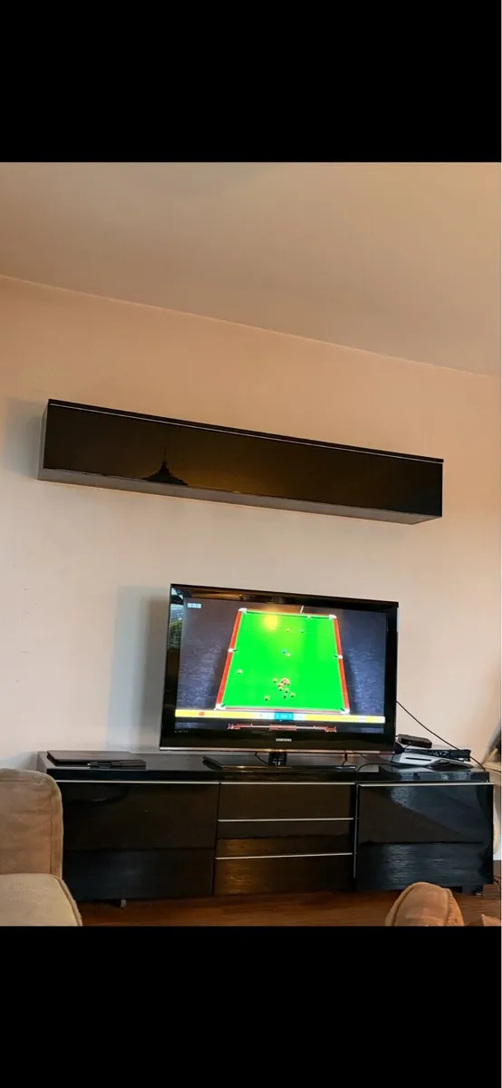Black Gloss Media Units