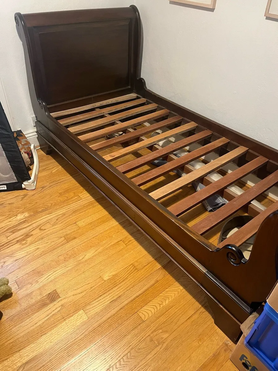 Mahogany Single Sleigh bed - Image 4