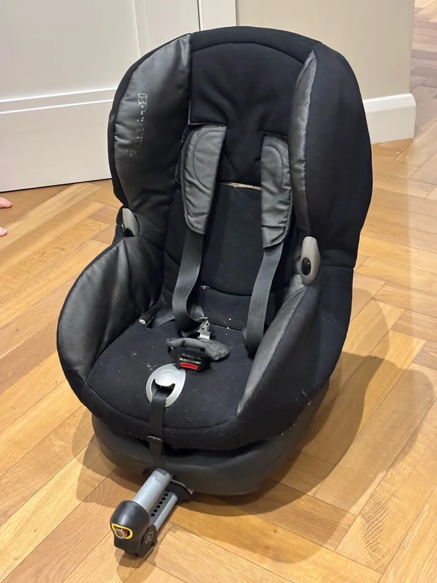 Maxi-Cosi ISOFIX car seats x 2 - Image 1