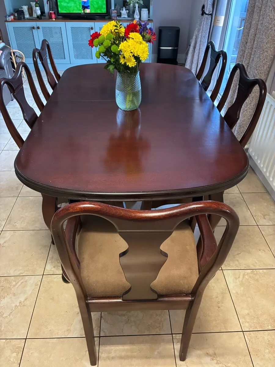 Solid mahogany dining table plus 5 chairs - Image 2