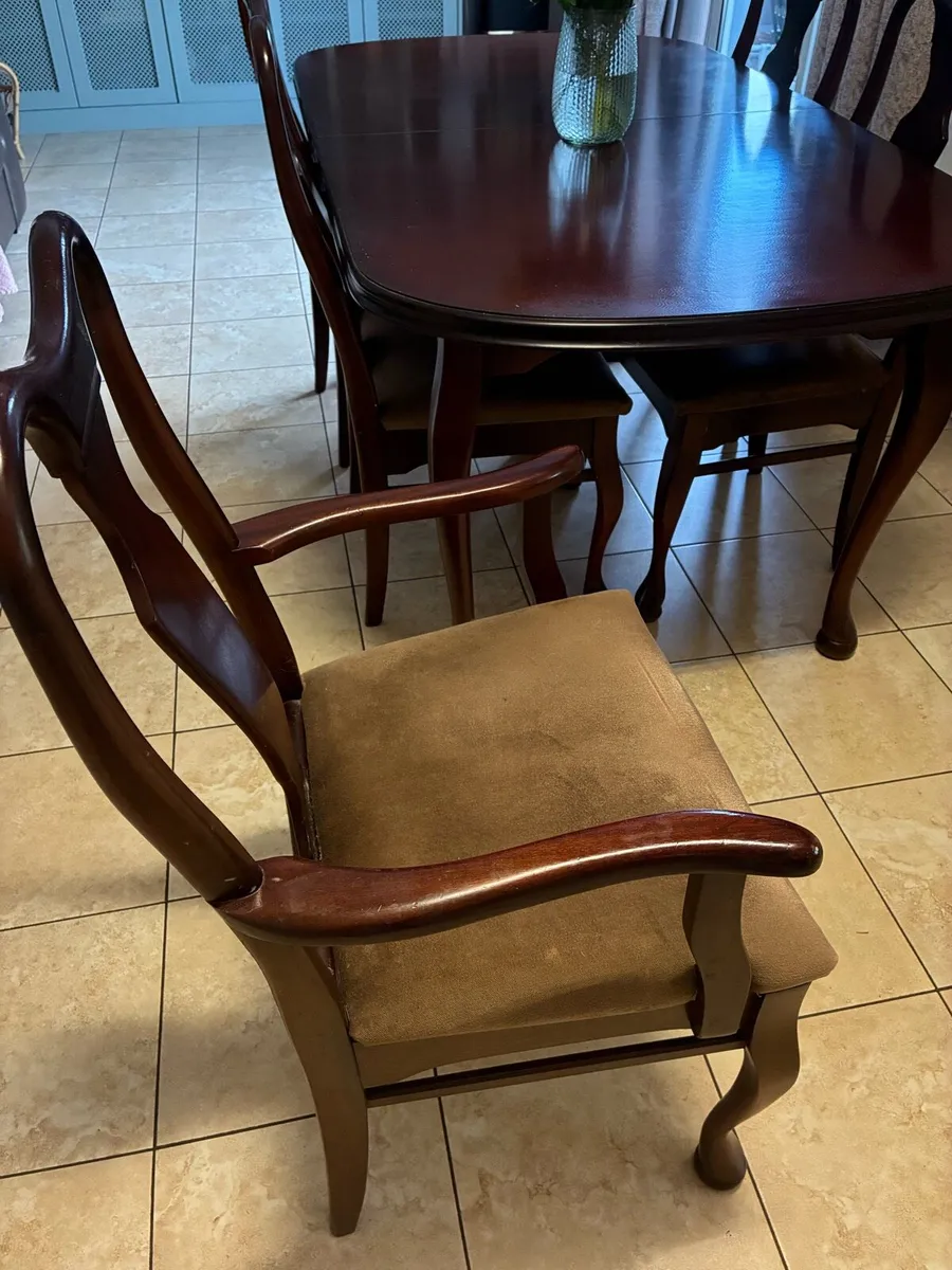 Solid mahogany dining table plus 5 chairs - Image 4