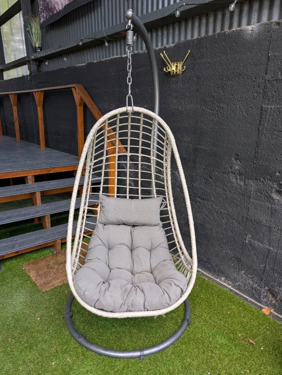 Hanging Egg Chair - Image 1