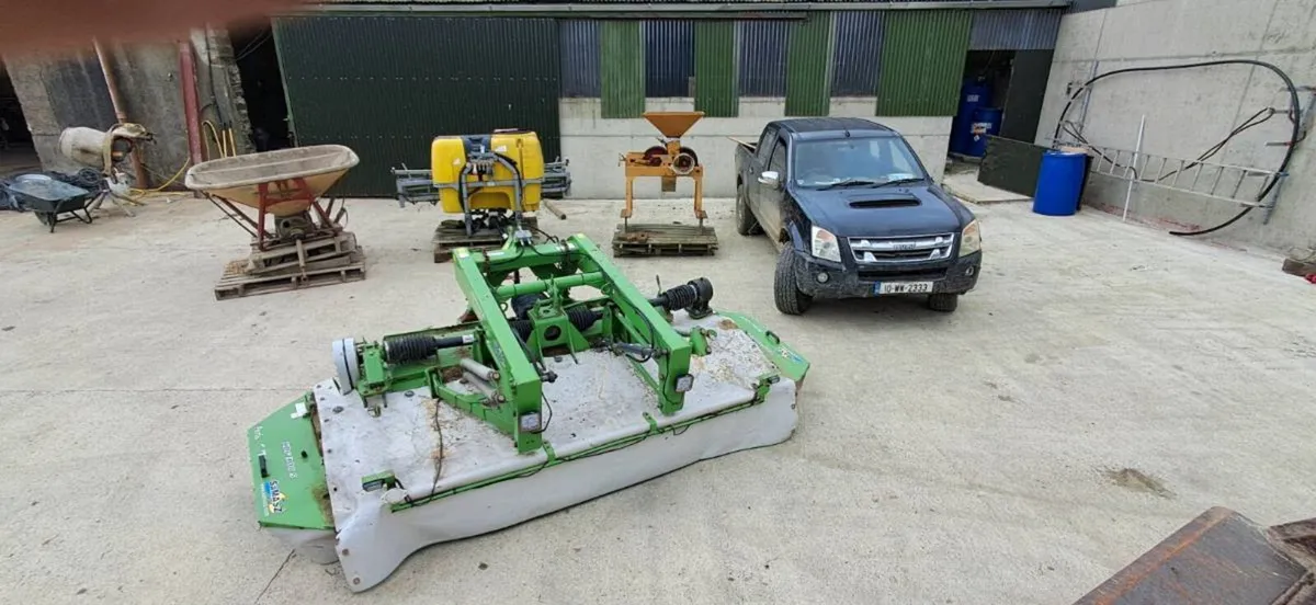 Jeep, sprayer, corn roller, fertiliser spreader - Image 1