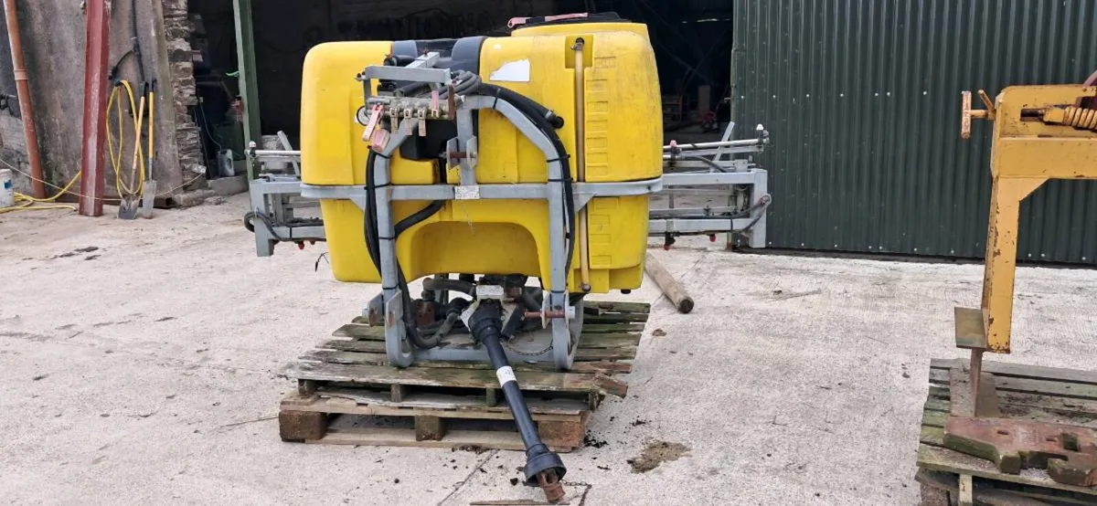 Jeep, sprayer, corn roller, fertiliser spreader - Image 3