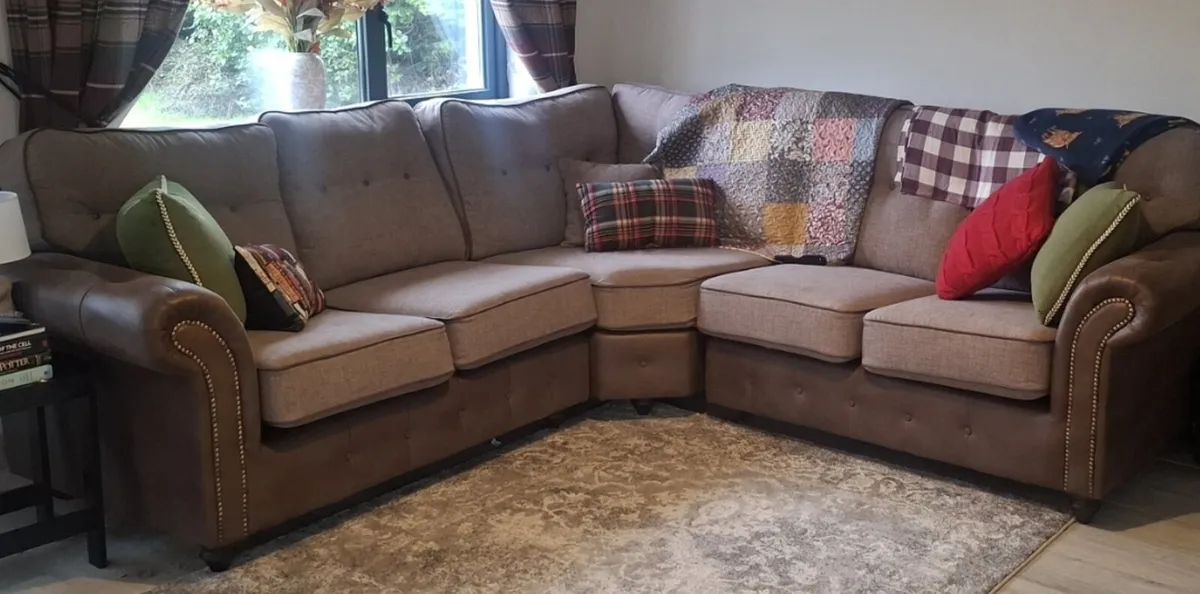 Couch - Image 2