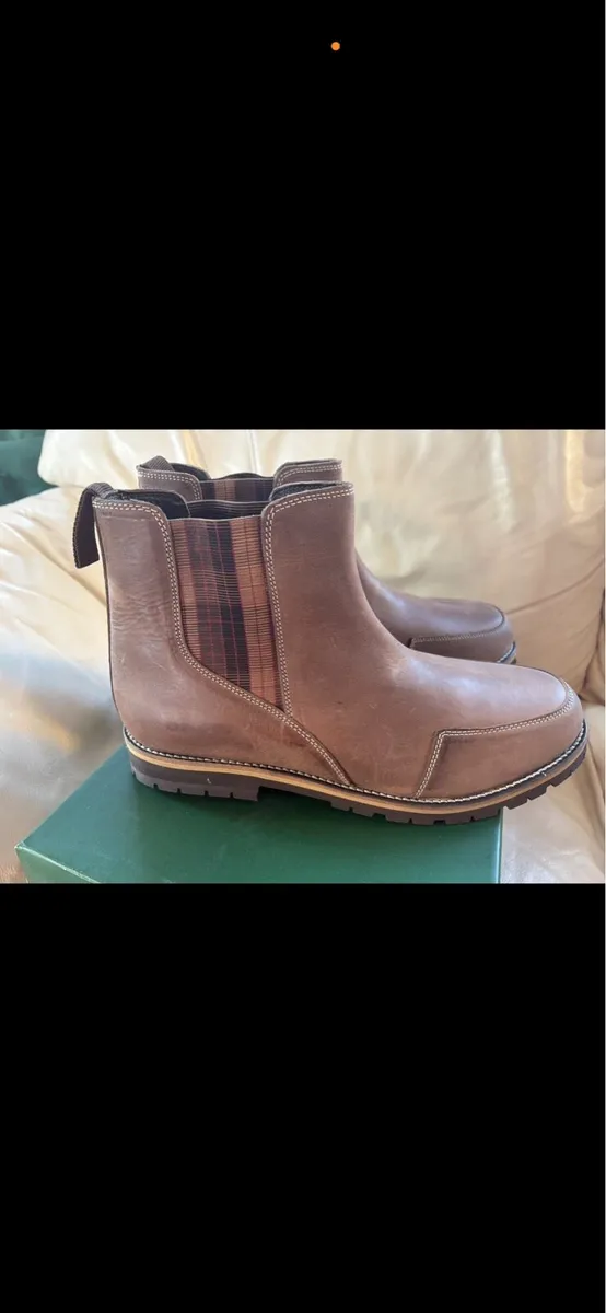 Samuel Windsor men’s leather boots size 10.5 new - Image 1