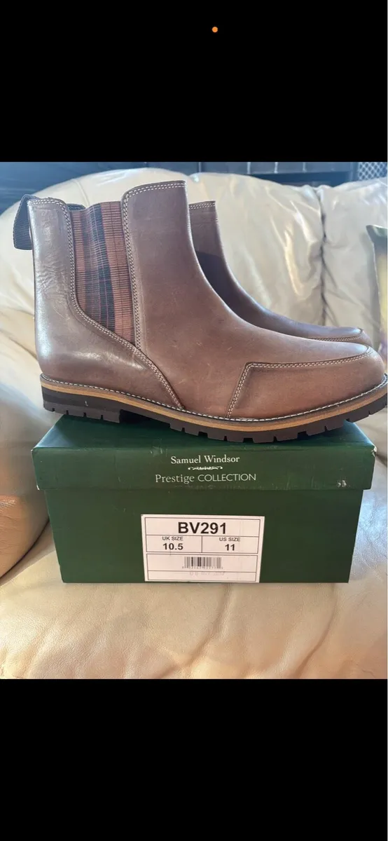 Samuel Windsor men’s leather boots size 10.5 new - Image 2