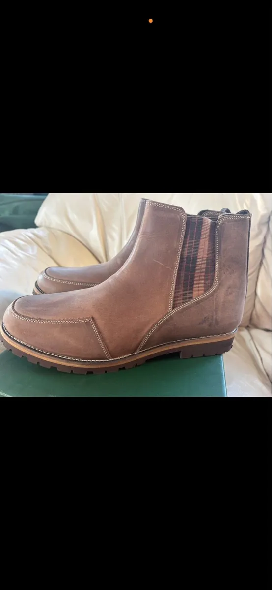 Samuel Windsor men’s leather boots size 10.5 new - Image 3