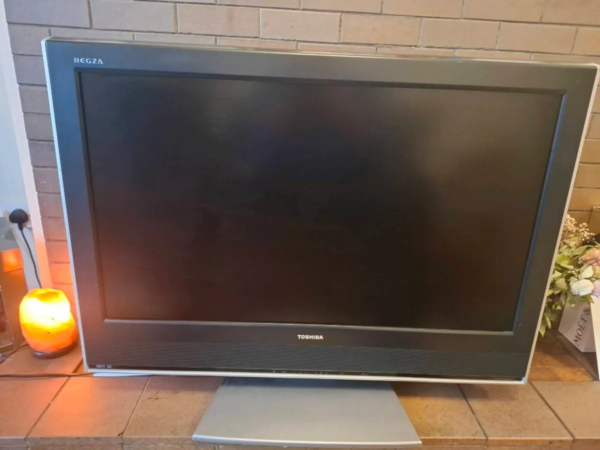 32" Toshiba Regza Hd Tv - Image 2