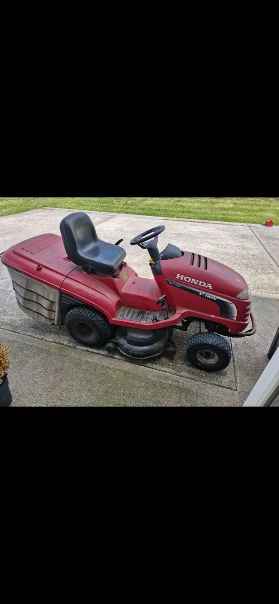 HONDA 2417 Twincut Ride on Lawnmower