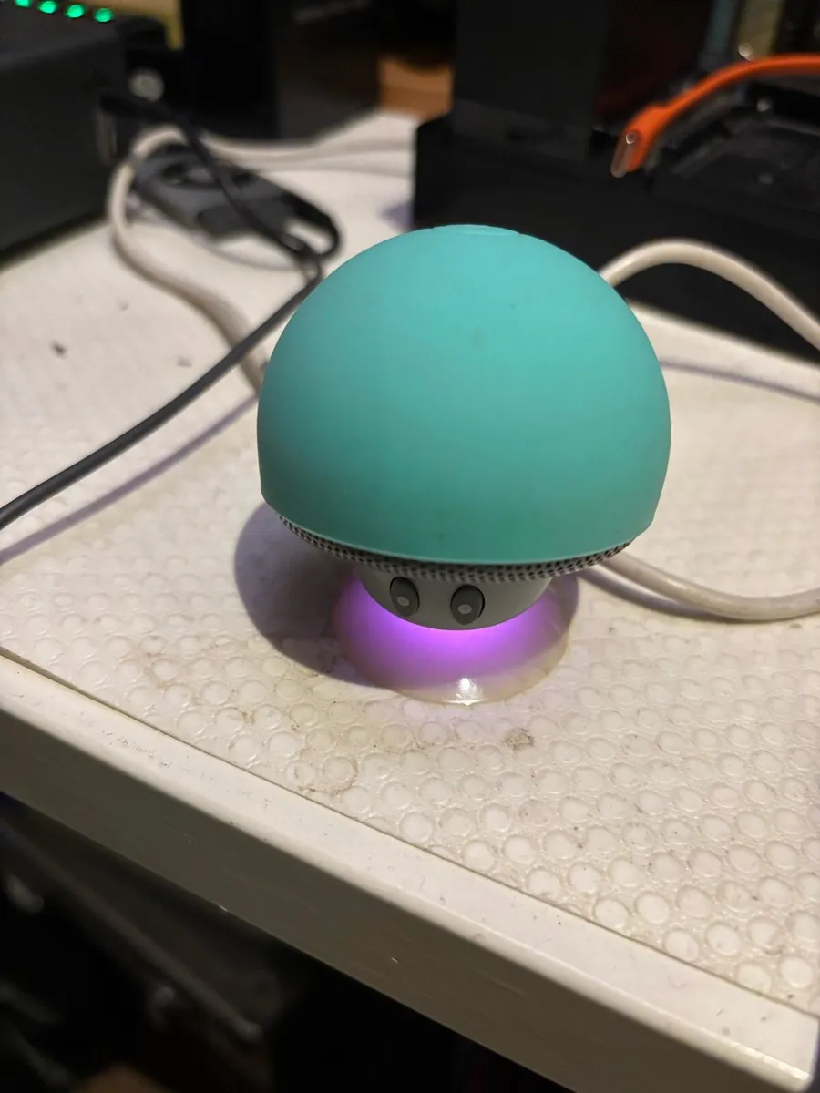 Bluetooth speaker - Image 1