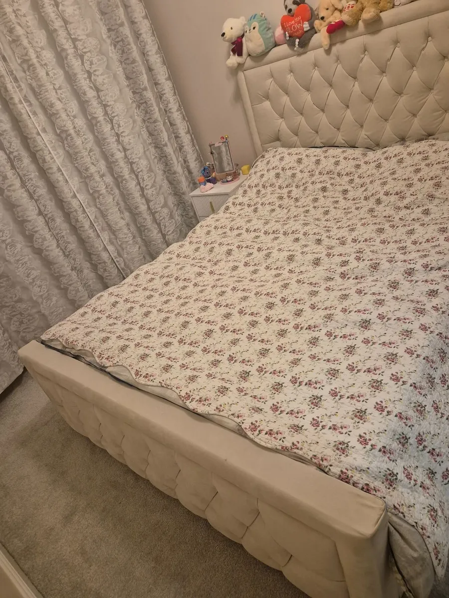 King size bed - Image 3