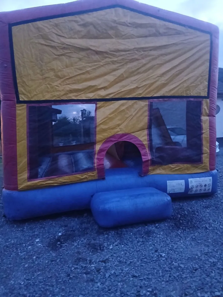 Bouncy castles - Image 1